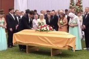 Estrela do SBT faz pedido durante funeral